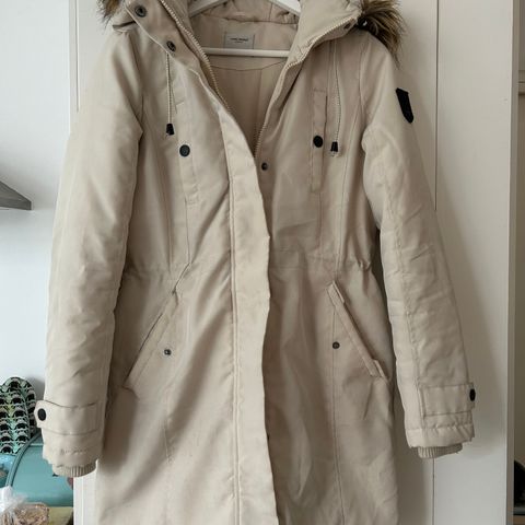 Beige parkas fra Vero Moda