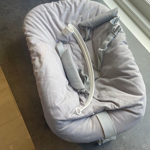 Stokke newborn sete med leketøyhenger