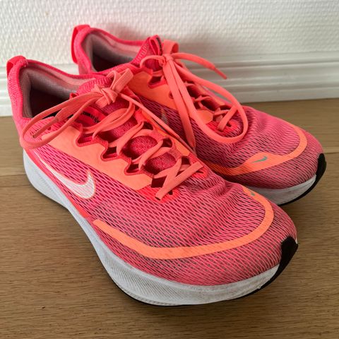 Nike zoom fly 4 str.39