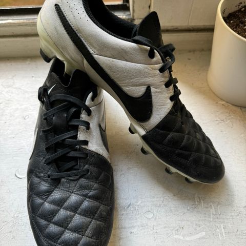 Nike tiempo academy