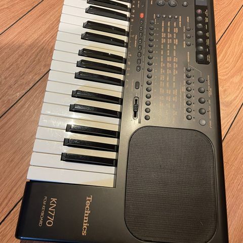 Technics KN770 keyboard