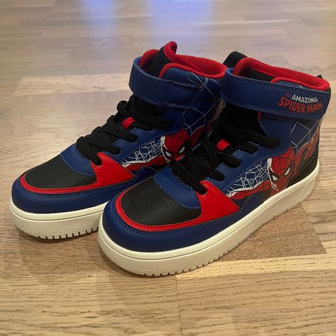 Spiderman sneakers str 34 - ubrukte med lapp på!