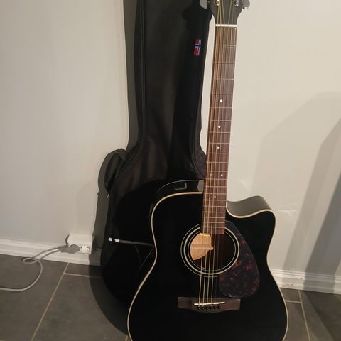 Yamaha FX 370C akustisk gitar