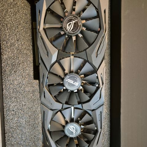 Asus Rog Strix Vega 64