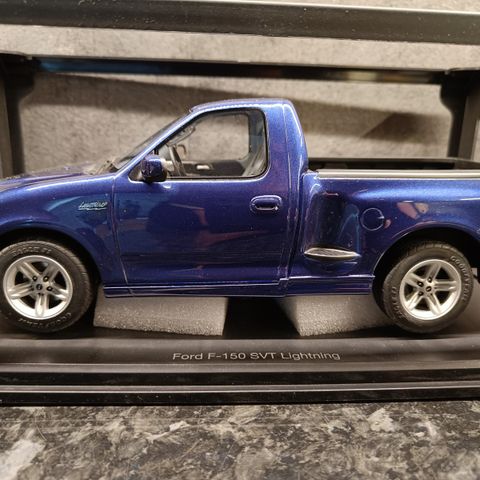 Ford F-150 Ligthning - 2003 modell - DNA Collectibles - Limited Edition - 1:18