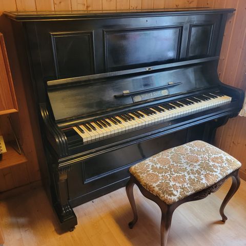 Antikk Svart Piano Moritz Gude fra Berlin med Piano Krakk