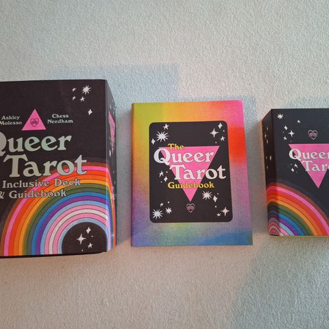 Queer tarot selges