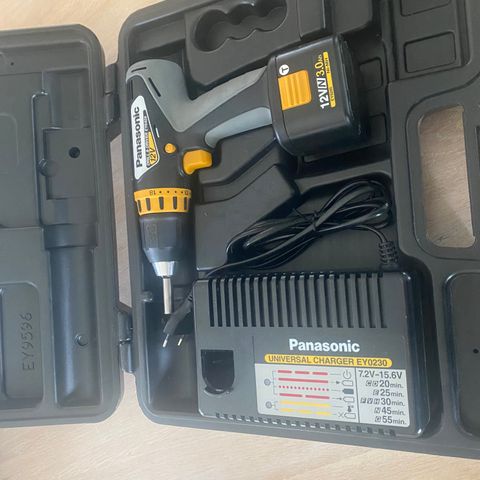 Panasonic 12 V batteridrill, ubrukt