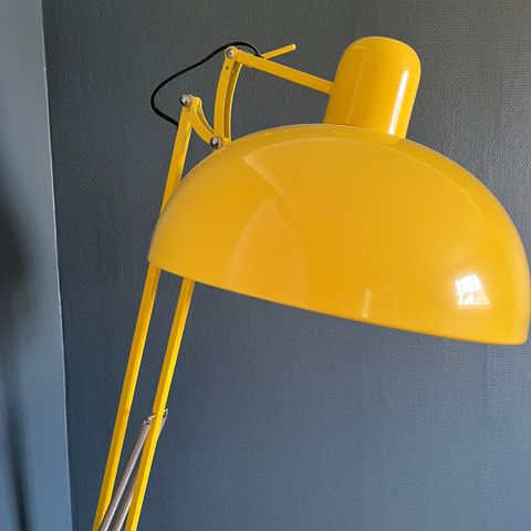 GUL stålampe fra kremmerhuset