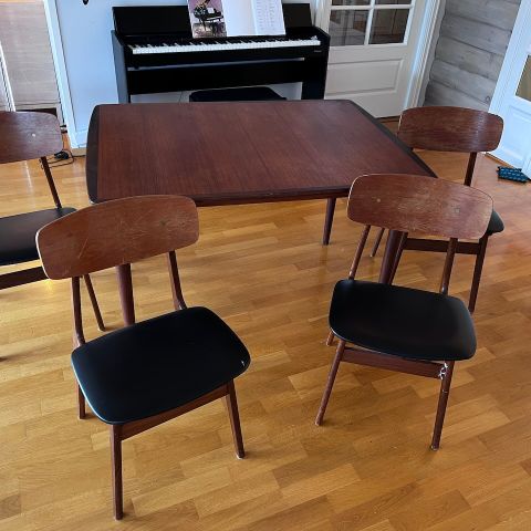 Spisebord og 4 stoler (Retro, teak)