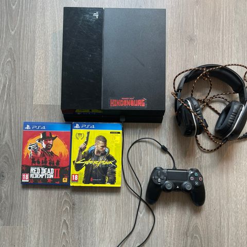 Playstation 4 + kontroll, headset og to spill