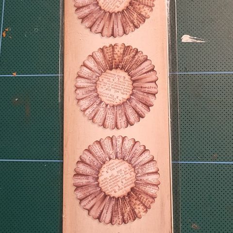 Sizzix dies - Tim Holtz Alterations - Paper Rosette