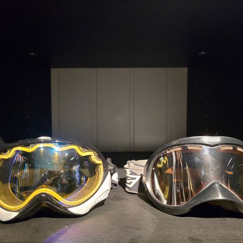 Okley og arnett , vz  goggles selges 500 pr stykk