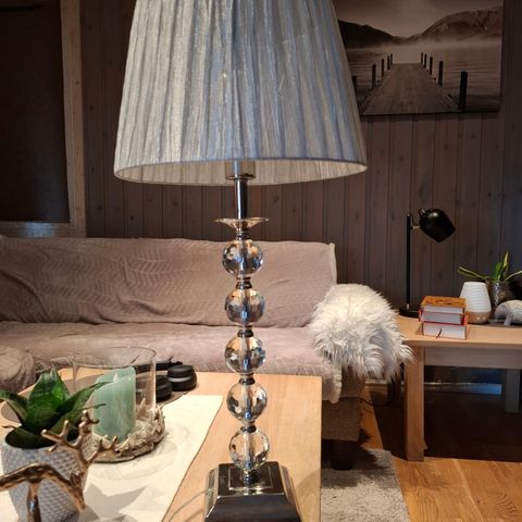 Lampe selges