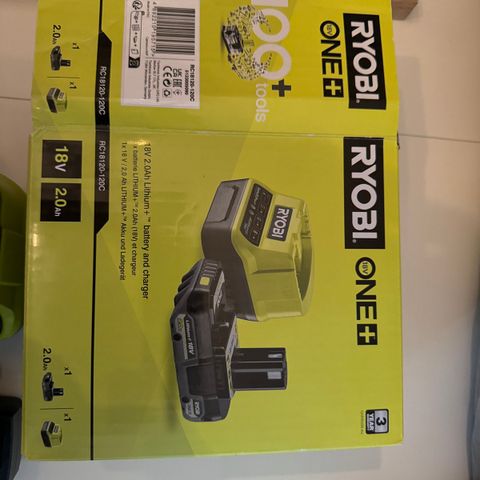 Ryobi batteri og lader selges 700kr