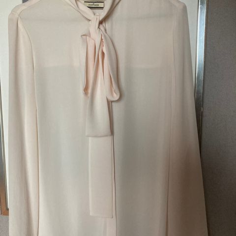 Som ny Marlene Birger silkebluse. Str. 36-38.