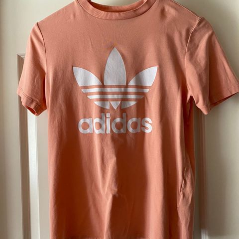 Adidas tskjorte str 38