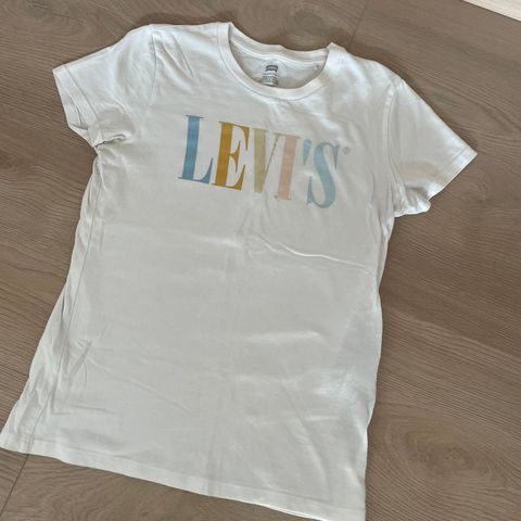 Levis t-skjorte