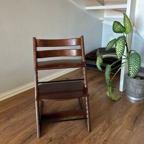 Stokke tripp trapp stol, WALNUT. Ny modell