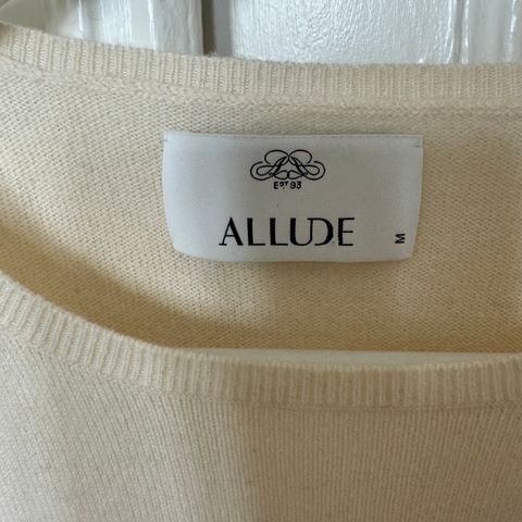 Allude kasjmirgenser hvit S/M - som ny