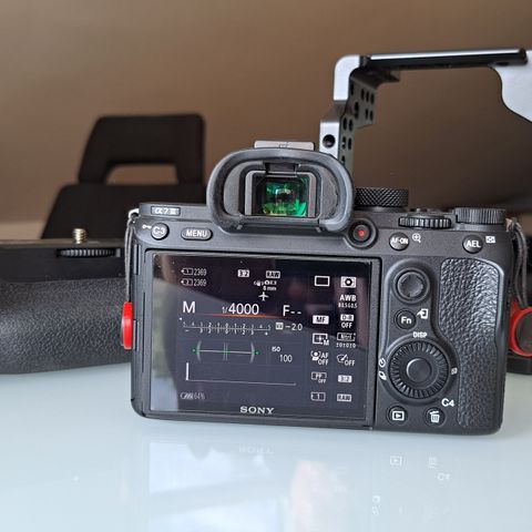 A7iii inkl cage og Batterigrep