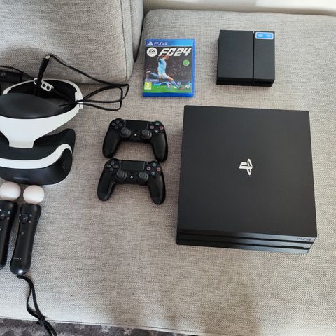 PS 4 pro 1 tb, VR med kontroller 4