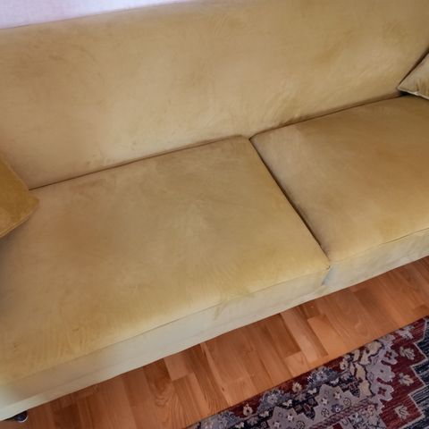 Meget behagelig og komfortabel GUL SOFA  200x90, ny pris 23.996