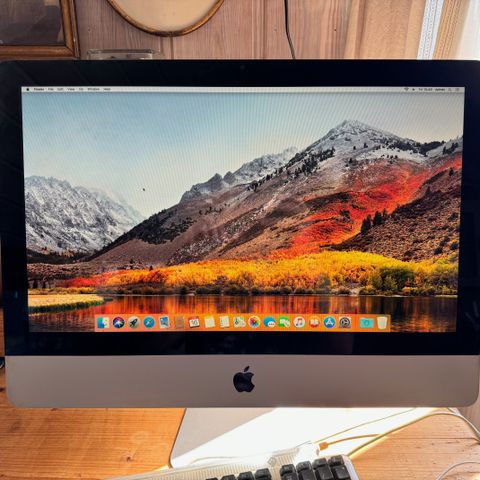 Pent brukt iMac 21.5" til salgs