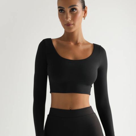 Svart genser crop top