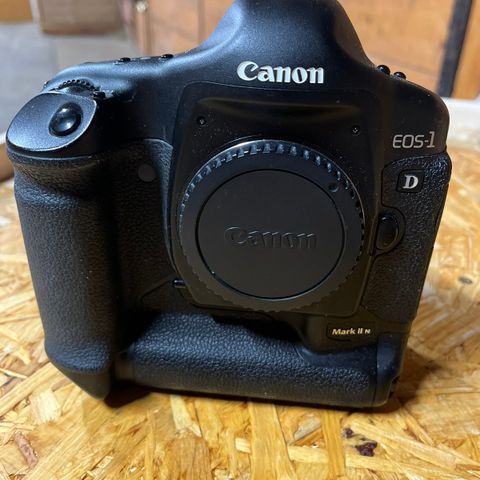 Canon Eos-1 D Mark II N