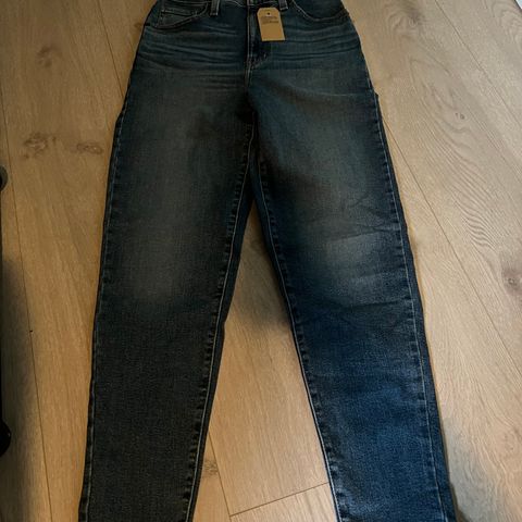 Levis High-waisted mom jeans 26/29 (helt ny)