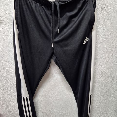 Adidas tiro bukse