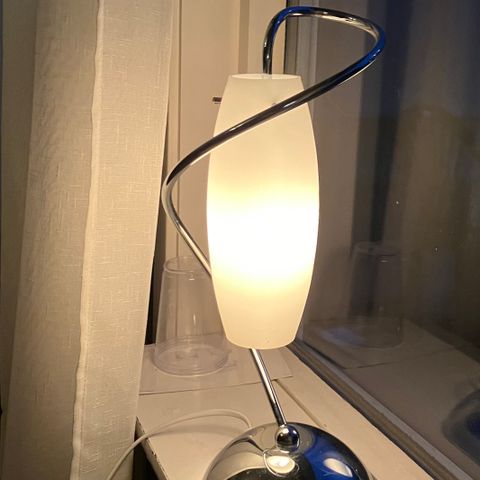 Lampe til nattbord / vindu/ bord med touch funksjon