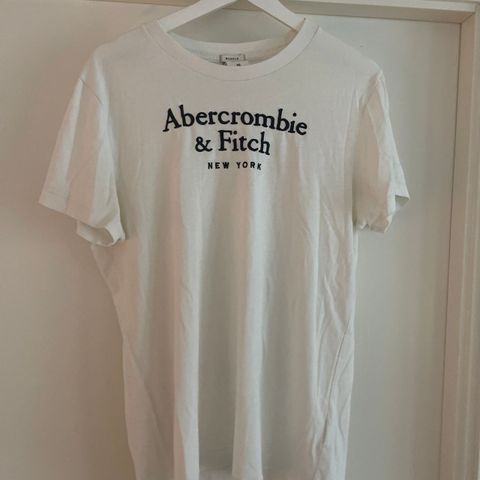 Abercrombie & Fitch t-skjorte