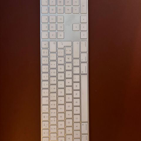 Apple Magic Keyboard selges