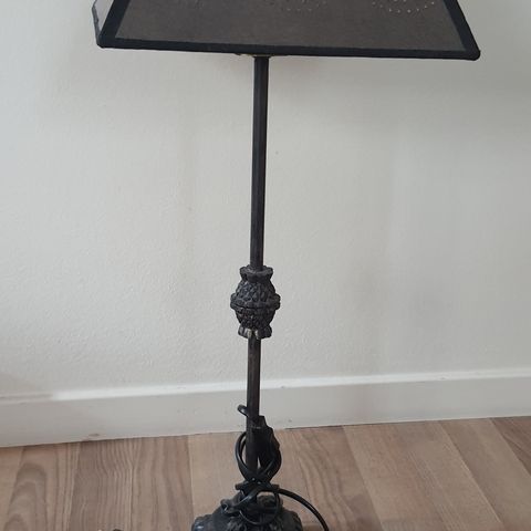 Kul rustikk bordlampe til ditt hjem!