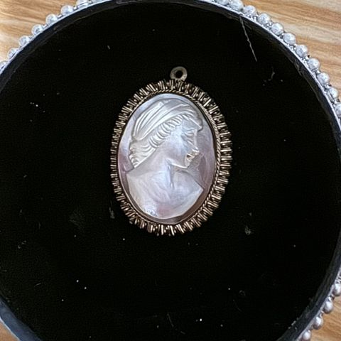 Vintage Cameo Shell