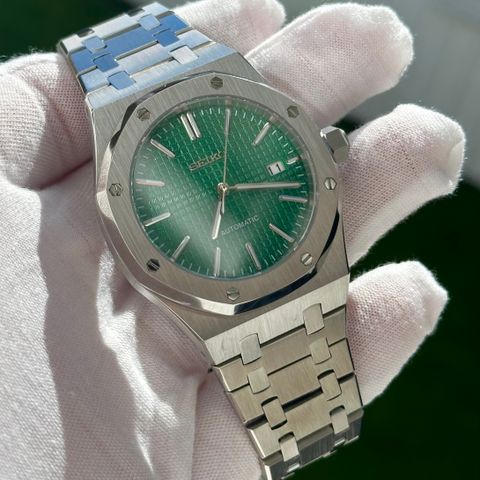 Green Emerald ‘’Royal Oak’’ Homage - Seiko Mod