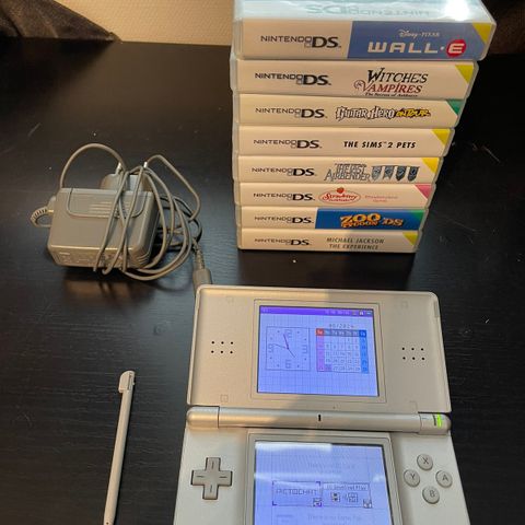 Nintendo Ds Lite Komplett M/8 spill!