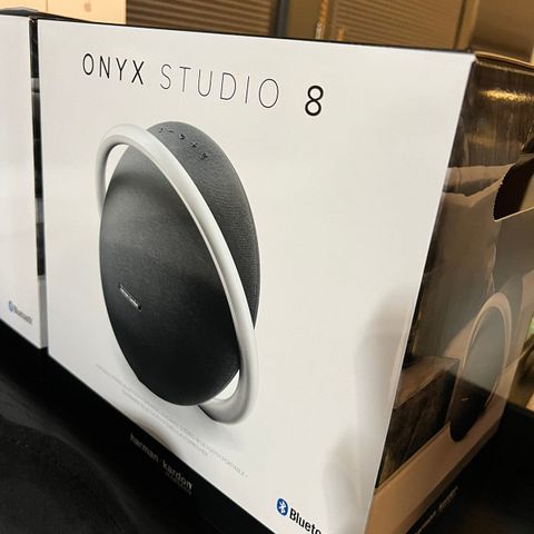 Harman Kardon Onyx Studio 8 black