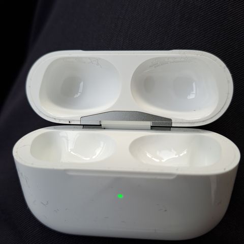 Orginal appel Airpods gen 2.                             Lade til generation 2