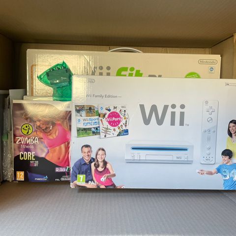 Nintendo Wii + Wii fit plus