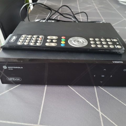 Altibox Motorola med en fjernkontroll Kr.100.-