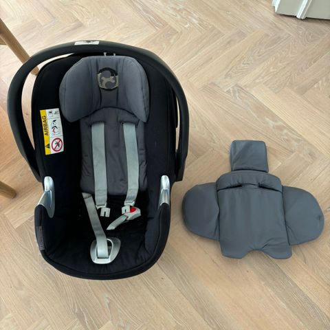 bilstol cybex m isofix og nyfødt innlegg