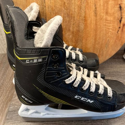 Ccm hockey skøyter str 37