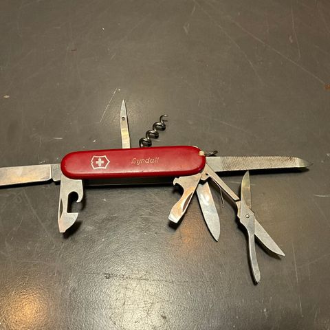 Victorinox Mountaineer.