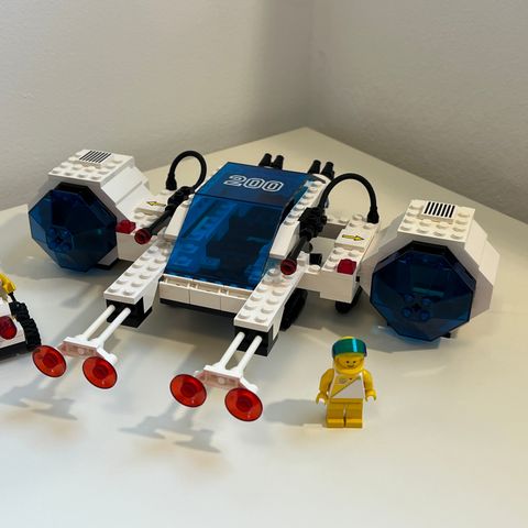 retro Futuron space LEGO - 6932 Stardefender "200"