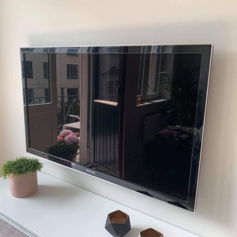 Vegghengt Samsung 40 tommer tv