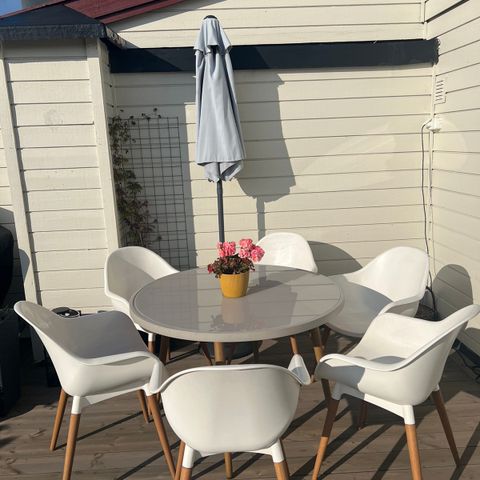 Terrassebord med 6 stole