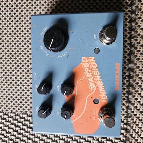 Sonicake warped dimension modulation pedal